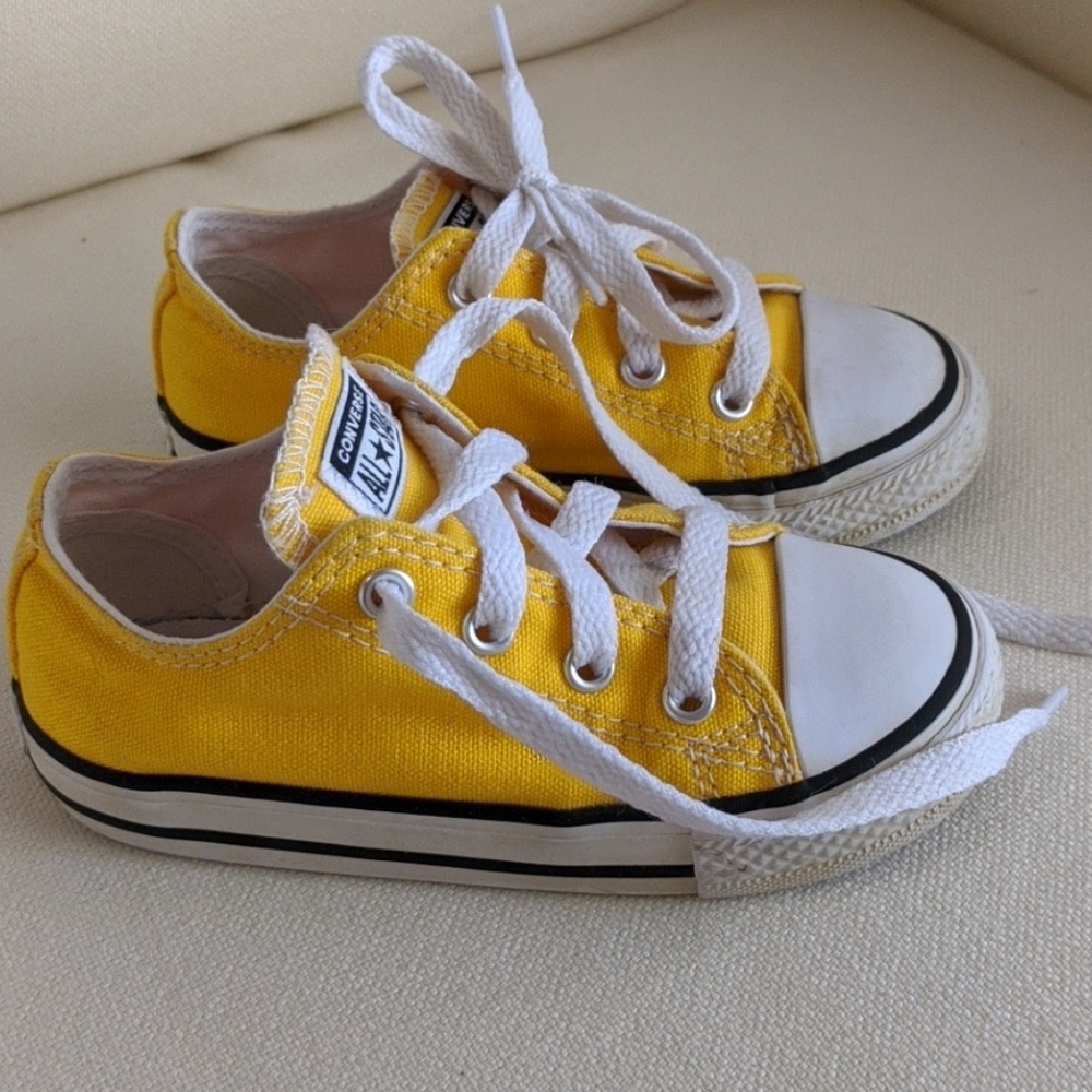 Yellow Converse sneaker size 8 toddler